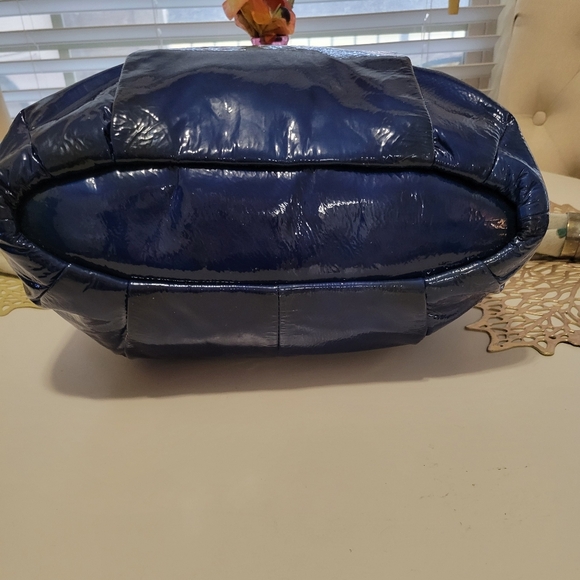 **RARE AND IMPOSSIBLE TO FIND** Cobalt Patent Coach Lindsay - Picture 10 of 11